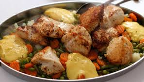 Lo spezzatino è un secondo piatto simile allo stufato. Spezzatino Di Pollo Con Piselli Al Vino Ricetta Gustosa E Senza Pomodoro