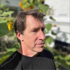 Do people with aphantasia dream in color?