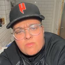 Ethan Dickinson (@ethandickinson8)