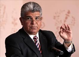 Ministro panameno entrega a Chinchilla la antorcha de los X Juegos  Centroamericanos