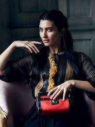 Tüfekçi bedia ener erkan can öykü karayel emre kızılırmak bestemsu özdemir engin akyürek burak tamdoğan saygın soysal tuba. Tuba Buyukustun Turkish Model And Actress As Elif Denizer At The Turkish Television Serie Kara Para Ask English Black Mo Tuba Buyukustun Model Poses Tuba