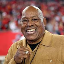 Christy Earl's Instagram, Twitter & Facebook