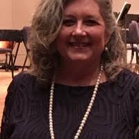 Elizabeth Hoy's Instagram, Twitter & Facebook