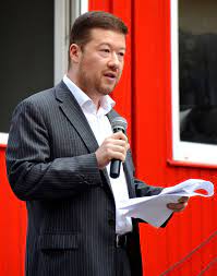 Takhle nyní vypadá „takešiho tomio okamura. File Tomio Okamura 2015 Jpg Wikimedia Commons