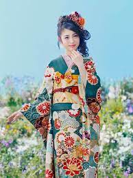 浜辺美波 ギャル美波 姿披露 5種の華やか振袖で登場 モデルプレス 浜辺 振袖 レトロ 着物