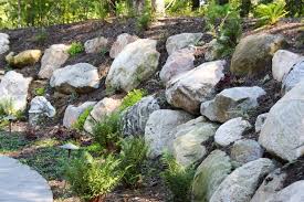 The boulder retaining walls help creating an atmosphere of natural beauty. Boulder Retaining Wall Houzz