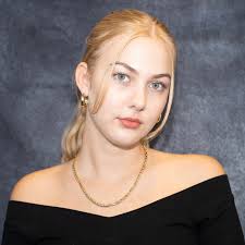 C'est le moment d'adopter votre majestueux collier pour les fêtes 🍾 🎉🥳