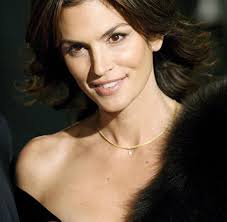She is very good at pie baking, corn shucking, and bowling. Supermodel Cindy Crawford Ich Verdiene Mehr Geld Als Je Zuvor Welt