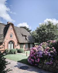 Reetdachtraum Reetdachhaus Keitum Syltmomente Nordsee Northsea Insel Inselliebe Sylt Syltdieinsel Sylt2019 Syltlie Hortensien Reetdachhaus Garten