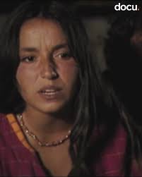 ☀️⛱ Un viaje al pasado, al litoral central de 1984. Nos detenemos en  distintos grupos de jóvenes que disfrutan sus vacaciones, reconocerás a más  de alguno, como una adolescente Javiera Parra, entre ...