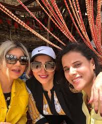 وكان محمود عبدالعزيز متزوجا من المذيعة المصرية بوسي شلبي، وله ولدان من زوجته الأولى وهما محمد وكريم. Ø´Ø§Ù‡Ø¯ ÙƒÙˆØ§Ù„ÙŠØ³ Ø¨Ø±Ù†Ø§Ù…Ø¬ Ù‡Ø§Ù†ÙŠ Ø±Ù…Ø²ÙŠ ÙˆØ¨ÙˆØ³ÙŠ Ø´Ù„Ø¨ÙŠ ÙÙŠ Ø±Ù…Ø¶Ø§Ù† ØµÙˆØ±