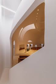 The Church Layout Was Designed To Place More Emphasis On The Communal Experience Of The Eucharist And T Church Interior Design Architect Design Church Interior