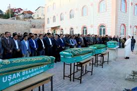 Jun 06, 2021 · antalya'da kullanılmayan bir işyerinde çıkan yangın, rüzgarın da etkisi ile büyüyerek tarlalara sıçradı. Usak Ta Ev Yangini 3 U Cocuk 4 Olu Ntv