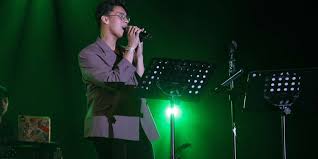 Pertengkaran itu adalah wajar dalam setiap hubungan karena dari sana setiap pasangan dilatih untuk mempertahankan hubungan. Viral Lagi Di Twitter Lirik Dan Chord Lagu Bitterlove Dari Ardhito Pramono Halaman All Kompas Com