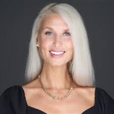 Leslie Curran's Instagram, Twitter & Facebook