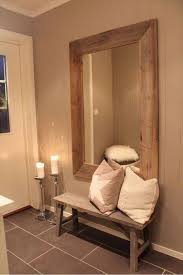 16 Un Grand Miroir En Bois Avec Banc Coordonne 17 Une Autre Tablette Au Mur Avec Petit Miroir Et Panier De Rangement Pour Le Cou Home Home Decor House Styles