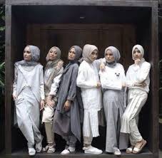 Is gray paint going out of style 2019 wanita muslimah tercantik / is gray paint going out of style real homes / 5 wanita muslimah tercantik di dunia ini mereka rata2 berasal dari asia lho. Dress Casual Modest Grey 47 Ideas Gaya Hijab Model Pakaian Hijab Model Pakaian Remaja