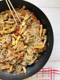 Se poate prepara atat vara, cat si toamna, mai ales acum. Pui Cu Legume È™i TÄƒiÈ›ei De Orez In Stil Chinezesc Chef Nicolaie Tomescu