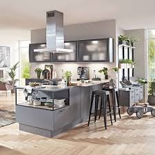 Die küche ist das kommunikationszentrum daheim. Definitiv Keine Graue Maus Offene Regale Und Milchglasfronten Sorgen Fur Leichtigkeit Und Transparenz Und Eine Richti Kuchen Design Mondo Kuchen Kuchenplanung