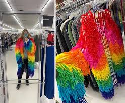 30 Times People Found The Most Fascinating Things In Thrift Stores (New  Pics)