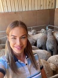 Hi everyone! My name is...