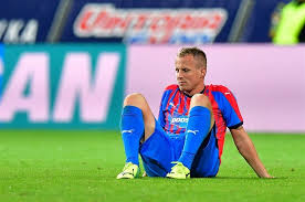 Fotbalista david limberský řeší další pořádný malér. Limbersky Je Gambler Chtel Po Mne Miliony Rika Obzalovany Podnikatel Pazderka Expres Cz