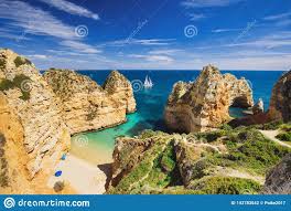 In the 15th century, the port of lagos was an important starting point for many expeditions to africa, carried out by the portuguese under henry the navigator. Playa Hermosa Cerca De La Ciudad De Lagos Region De Algarve Portugal Foto De Archivo Imagen De Exterior Belleza 143783542