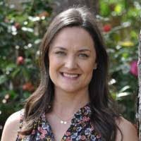 Beth Pettis's Instagram, Twitter & Facebook