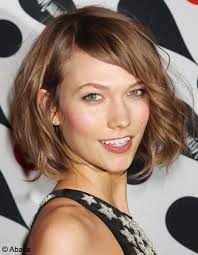 Le Carre Flou De Karlie Kloss Les Beauty Looks De La Semaine Elle Coiffure Carre Plongeant Carre Flou Coupe De Cheveux