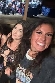 I just rolled into town alone, checked into my Hotel and now need to know  what is the must see/must do for this evening? Please share your  suggestions. Thanks.