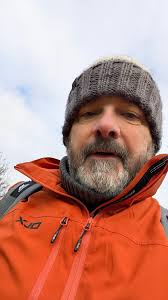 I have a pair of "in the ear" headphones that I wear walking into town and  back. This morning was exceptionally cold and miserable so I wore my woolly  bobble hat that's