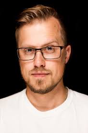 I keep getting this question! Who will be doing the audio for Ship Happens?  Well, all the familiar voices are back and we added the amazing  @narratedbymariana to play our spunky fmc