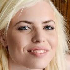 Kristy Snow's Instagram, Twitter & Facebook