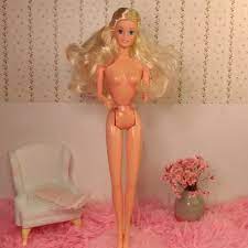 Vazou: Boneca Barbie nua, pelada e sem roupa bomba na internet - TRETA