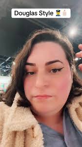 Parfumuri de la Douglas: Comedia unei vizite