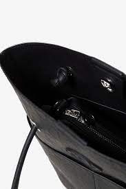 Les sacs pour femme desigual sont le complément idéal pour tous tes looks. Sac Noir 2 En 1 En Logomania Desigual Com