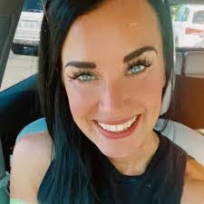 Hillary Jones's Instagram, Twitter & Facebook