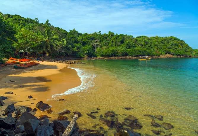 Jungle Beach Rumassala hidden cove snorkelling Unawatuna south coast Sri Lanka