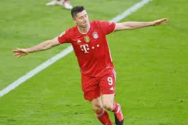 Off topic > lewandowski washed up? Robert Lewandowski Bayern Stars Gratulieren Zum Tor Rekord Gala De