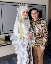 Rias pengantin muslim surabaya dengan kebaya merah ungu. Baju Kebaya Rias Pengantin Archives Diary Hijaber