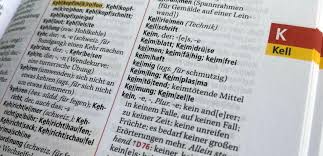 Ein neuer, überholter aushang die aushänge mit den tagesmeldungen etw. Neid Synonym Duden