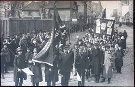Aizliegts braukt ar radzēm līdz 1. Attels 1919 Gada 1 Maija Demonstracijas Vaditaji Kr Barona Un Matisa Ielu Sturi Jpg Vikipedija