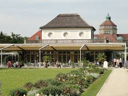 Während draußen die blumen ihre schönheit entfalten und zarte düfte verbreiten, genießen sie im festlichen altbau eine einzigartige kulisse, die sich für hochzeiten, preisverleihungen und private ehrenfeste, sogar als set für den besonderen film. Datei Cafe Botanischer Garten Munchen Nymphenburg Dsc08198 Jpg Wikipedia