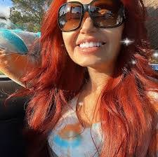 Lynn Poff's Instagram, Twitter & Facebook