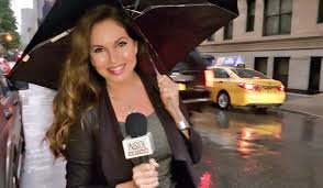 Known by millions as the award winning chief investigative correspondent of tv's inside edition news show, lisa consistently faces difficult situations with confidence and strength as she investigates and. Y R Slates Inside Edition S Lisa Guerrero For Guest Starring Role The Young And The Restless On Soap Central