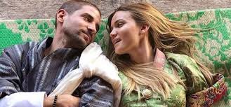 Hey ragazze!!vi svelo un piccolo trucco che mi ha fatto da vero alleato in questo ultimo periodo!avete presente quando sogniamo il jeans perfetto, quello che. Fiammetta Cicogna E Diventata Mamma Donne Magazine