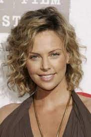 Pin By G Pamuk On Linda S Medium Length Hair Styles Medium Hair Styles Medium Length Curly Hair