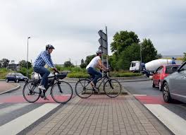 Sicher Auf Dem Fahrrad Vorsicht Im Kreisverkehr Unna