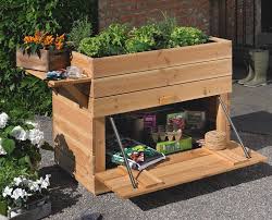 Uma Cama Elevada Para O Jardim De Verao Cama Designdecasa Elevada In 2020 Garden Boxes Diy Garden Beds Raised Garden Beds