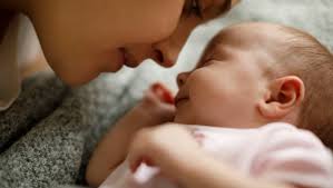 Ab wann lacheln babys bewusst. Korpersprache Von Babys Lesen Schon An Diesen 5 Zeichen Erkennst Du Dass Dein Baby Gerade Glucklich Ist Bunte De